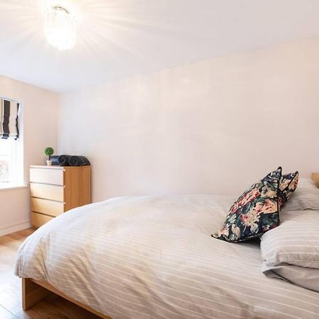 Burlington Place, Shrewsbury. 2 Bedroom, Private Parking, 5 Minutes From Town Exterior photo