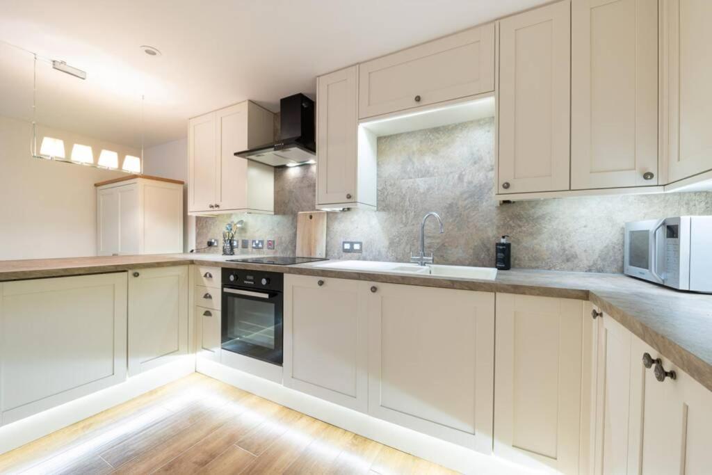 Burlington Place, Shrewsbury. 2 Bedroom, Private Parking, 5 Minutes From Town Exterior photo