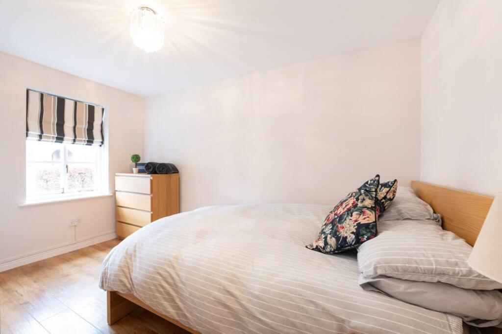 Burlington Place, Shrewsbury. 2 Bedroom, Private Parking, 5 Minutes From Town Exterior photo