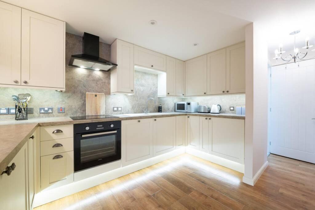 Burlington Place, Shrewsbury. 2 Bedroom, Private Parking, 5 Minutes From Town Exterior photo